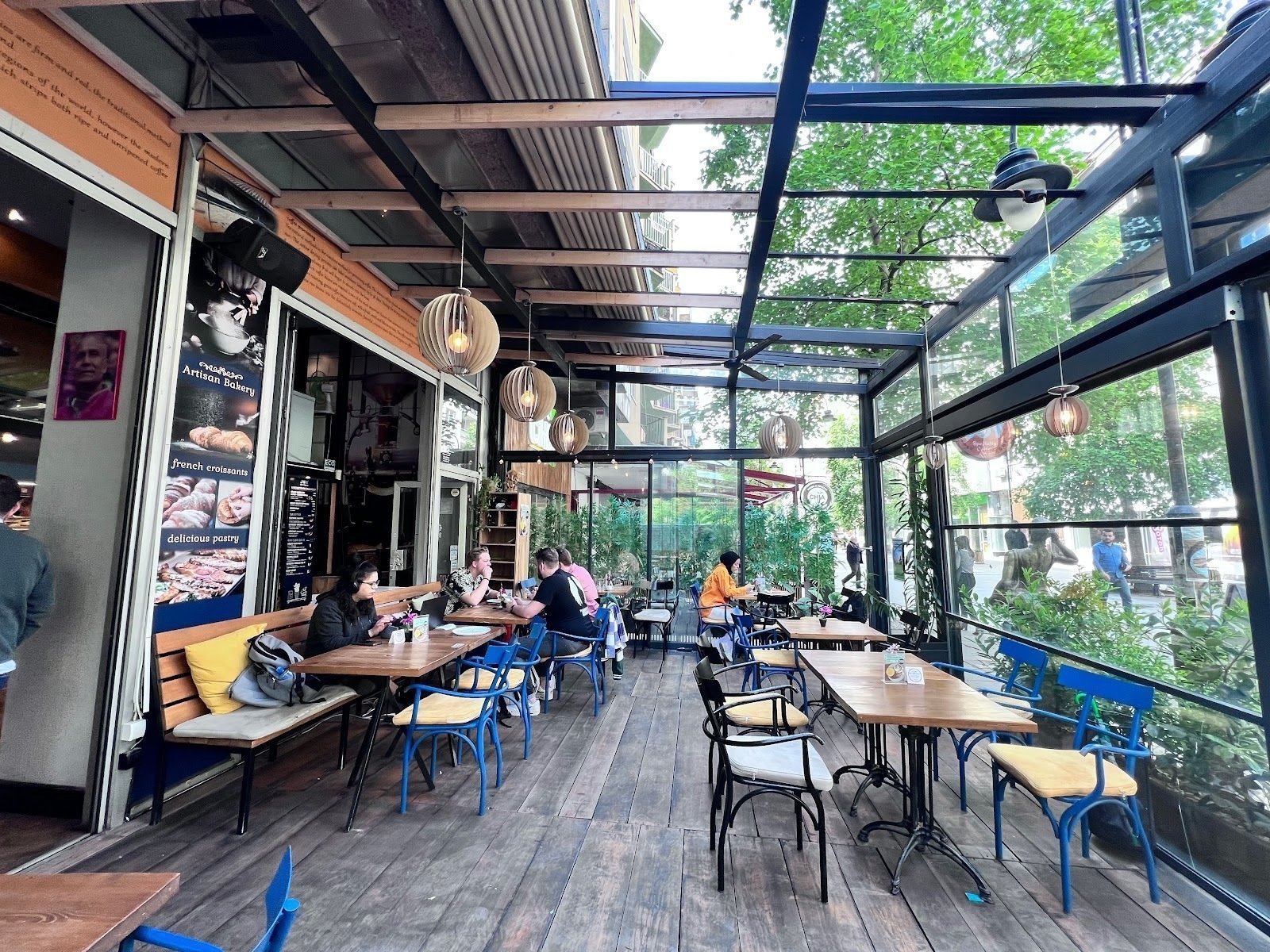 <span class="translation_missing" title="translation missing: en.meta.location_title, location_name: Café „Joy“, city: Skopje">Location Title</span>