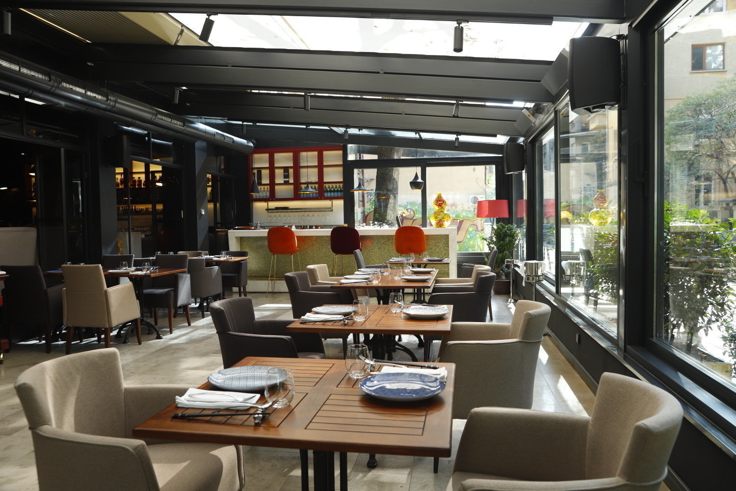 <span class="translation_missing" title="translation missing: en.meta.location_title, location_name: Lili Pham Restaurant, city: Sofia">Location Title</span>