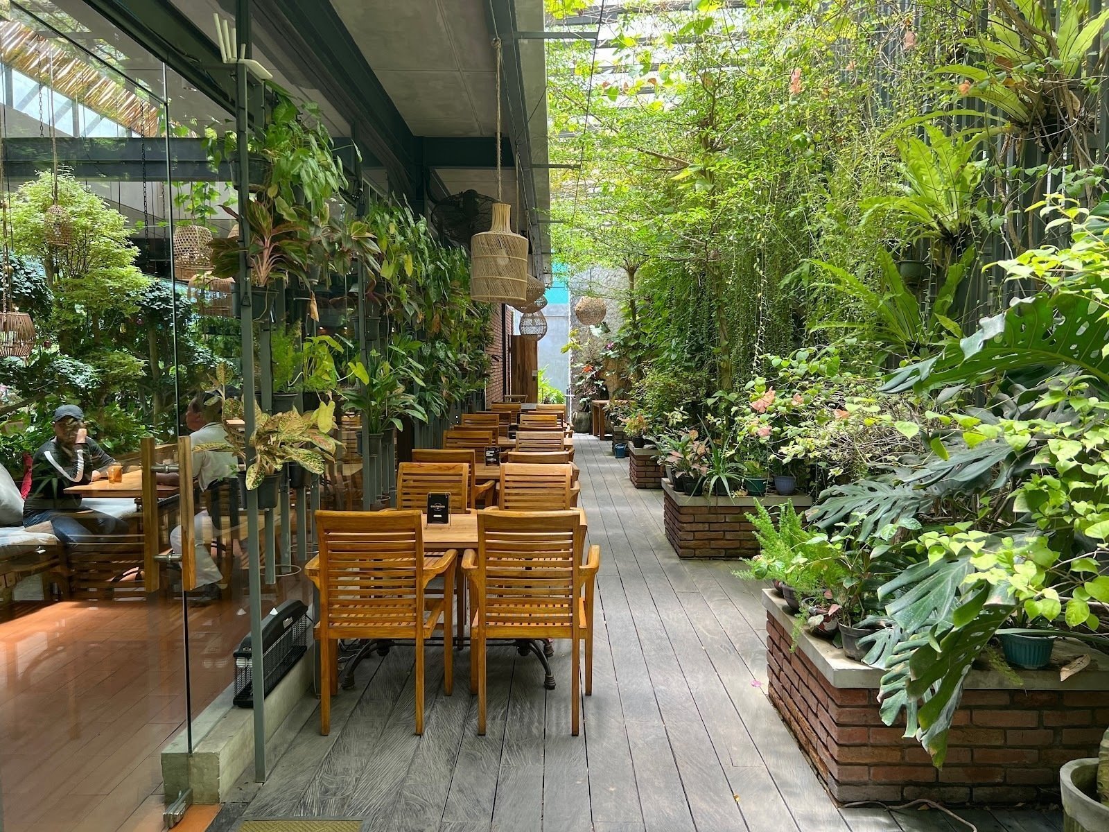 <span class="translation_missing" title="translation missing: en.meta.location_title, location_name: Chatwood Coffee &amp; Eatery, city: South Kuta">Location Title</span>