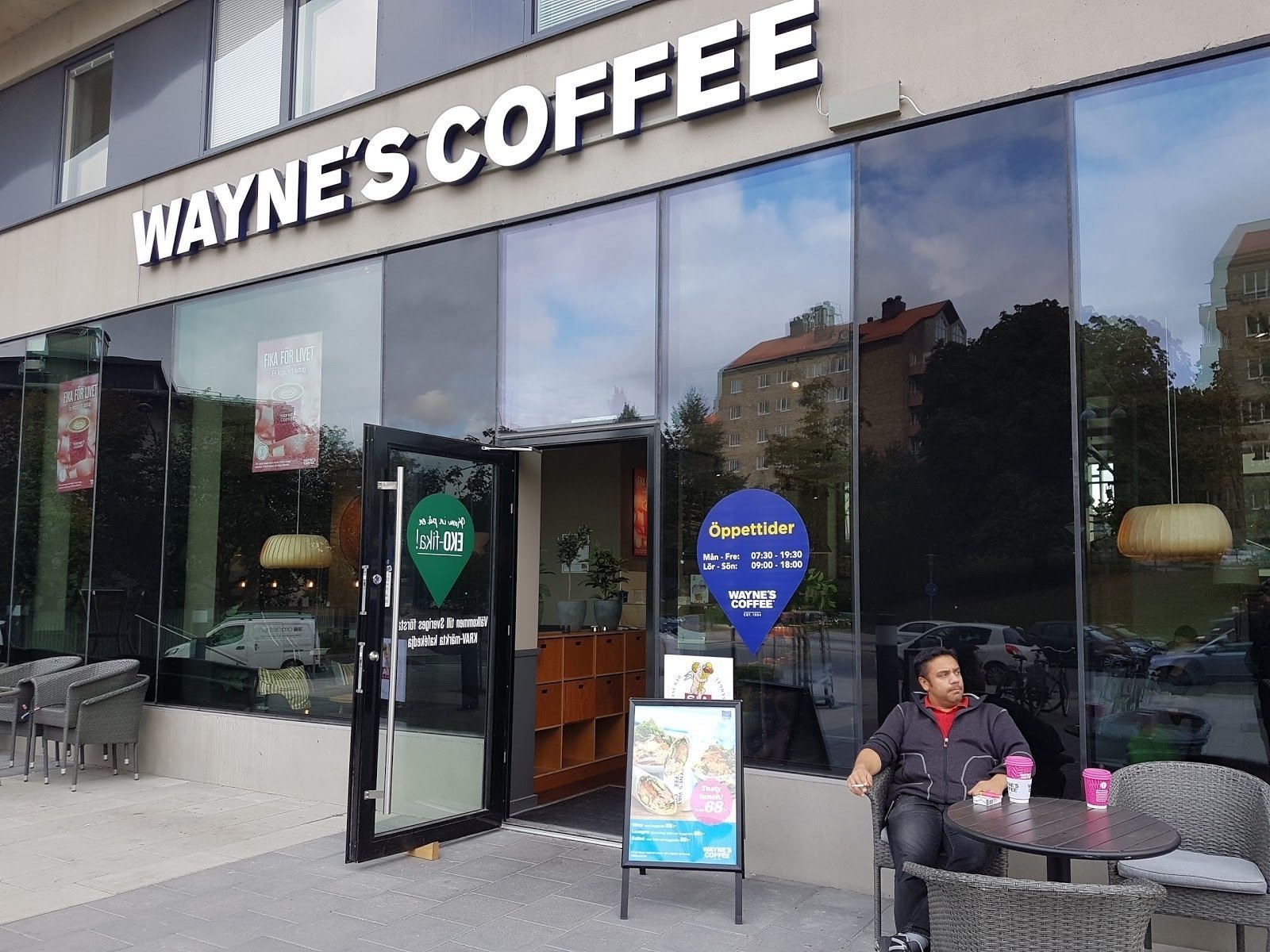 <span class="translation_missing" title="translation missing: en.meta.location_title, location_name: Waynes Coffee, city: Sundbyberg">Location Title</span>