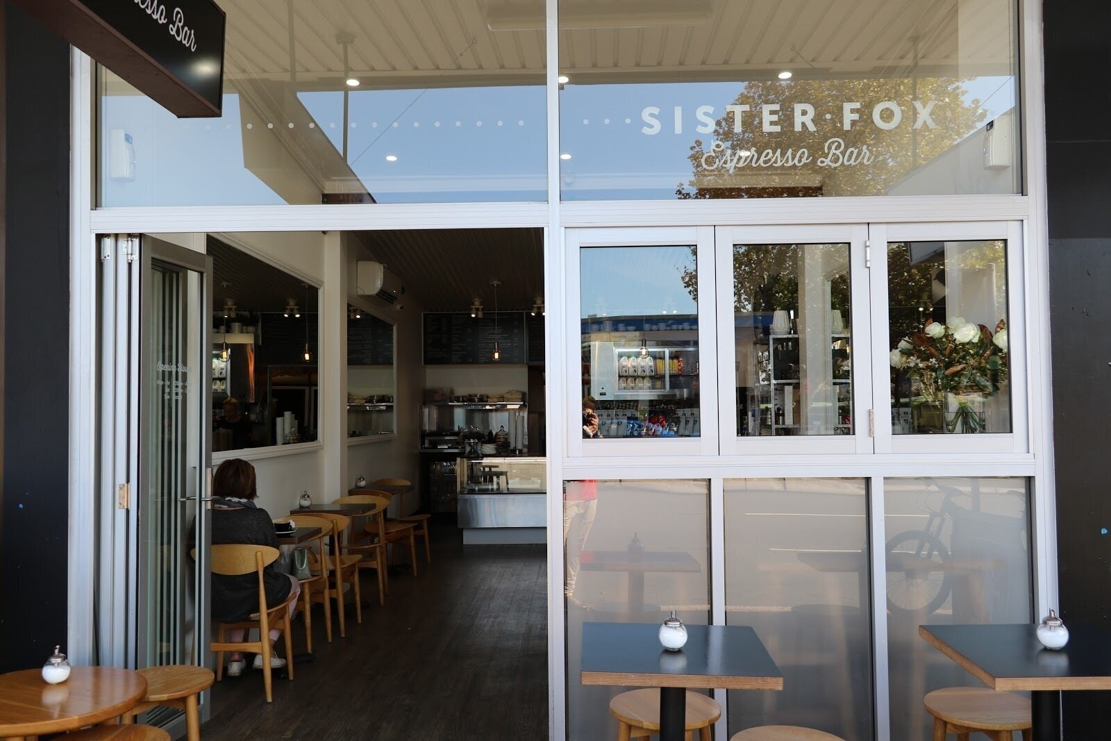 <span class="translation_missing" title="translation missing: en.meta.location_title, location_name: Sister Fox Espresso, city: Sydney">Location Title</span>