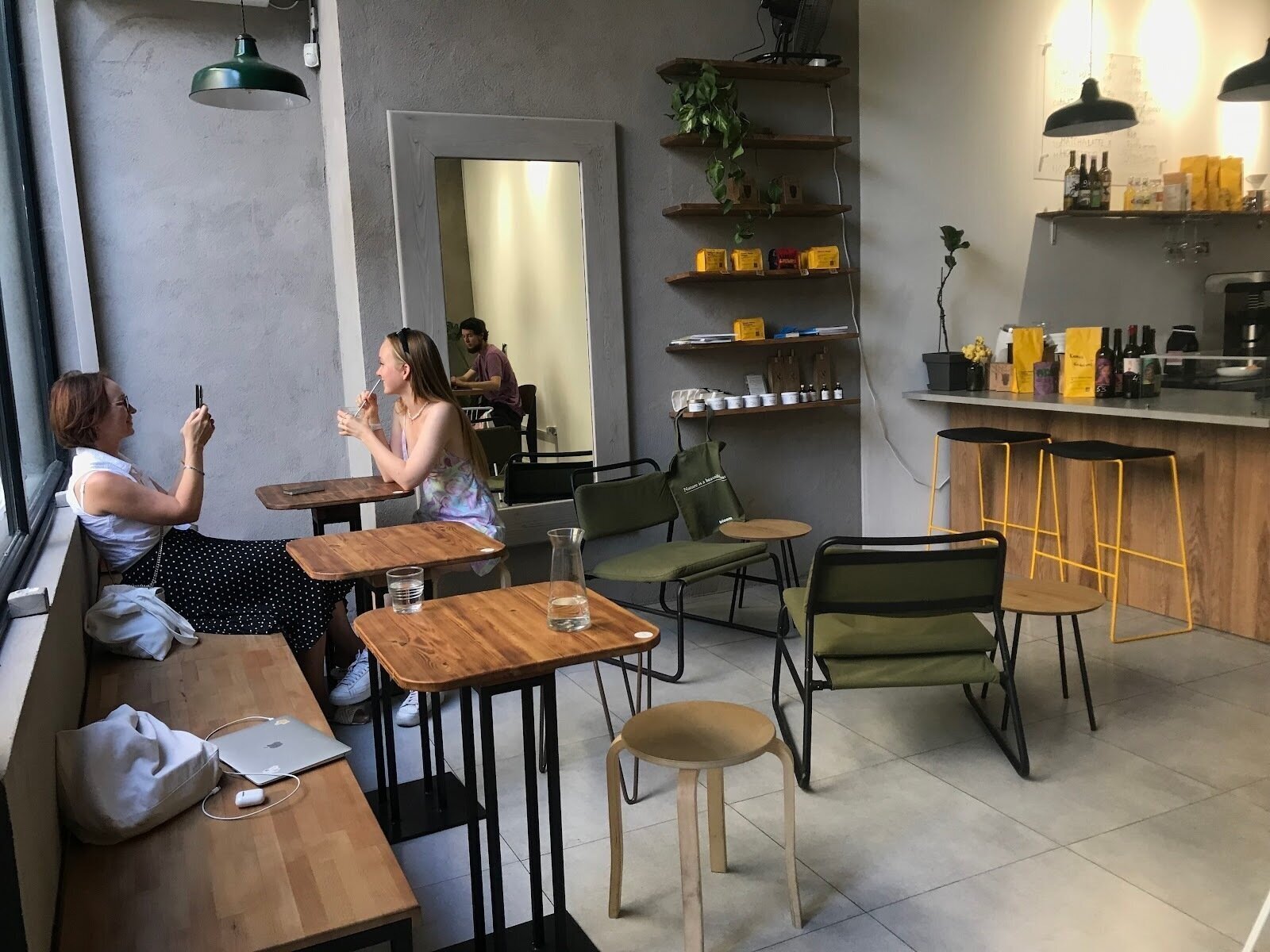 <span class="translation_missing" title="translation missing: en.meta.location_title, location_name: pulp, city: Tbilisi">Location Title</span>