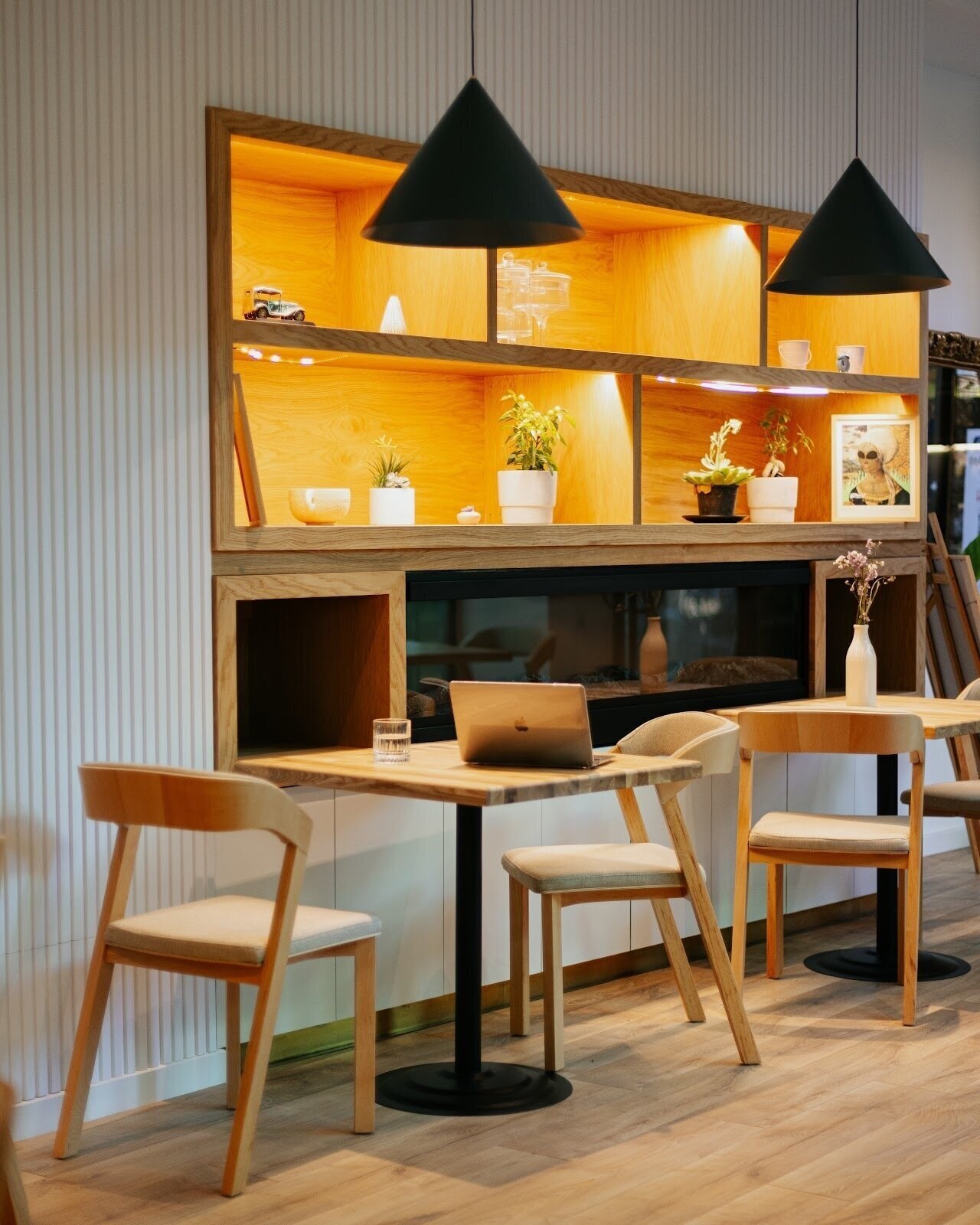 <span class="translation_missing" title="translation missing: en.meta.location_title, location_name: Red Man Cafe Tbilisi, city: Tbilisi">Location Title</span>