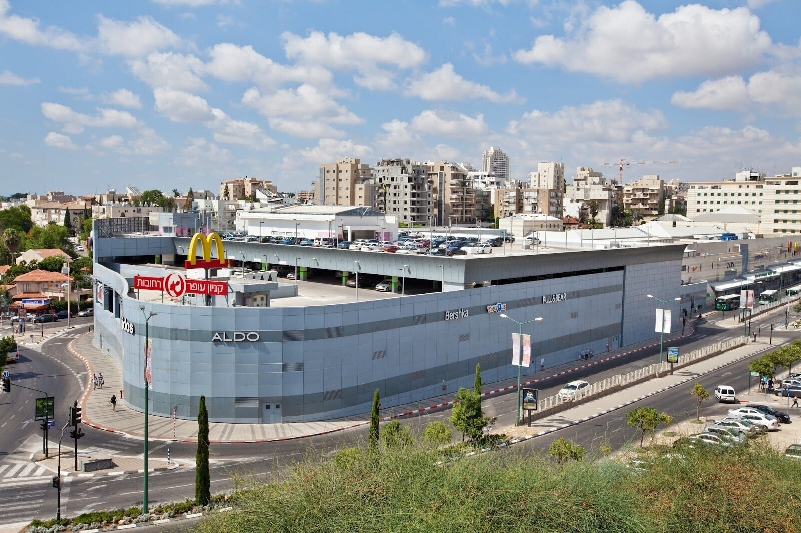 <span class="translation_missing" title="translation missing: en.meta.location_title, location_name: Rehovot Mall, city: Tel Aviv-Yafo">Location Title</span>