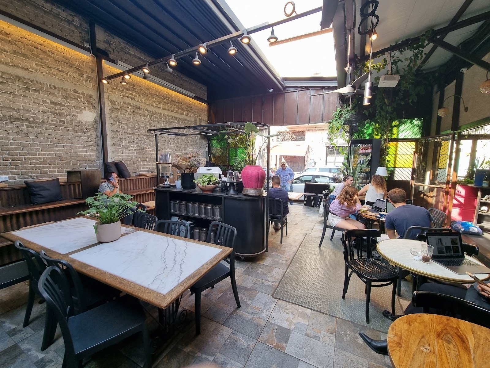 <span class="translation_missing" title="translation missing: en.meta.location_title, location_name: טימותי זבולון, city: Tel Aviv-Yafo">Location Title</span>