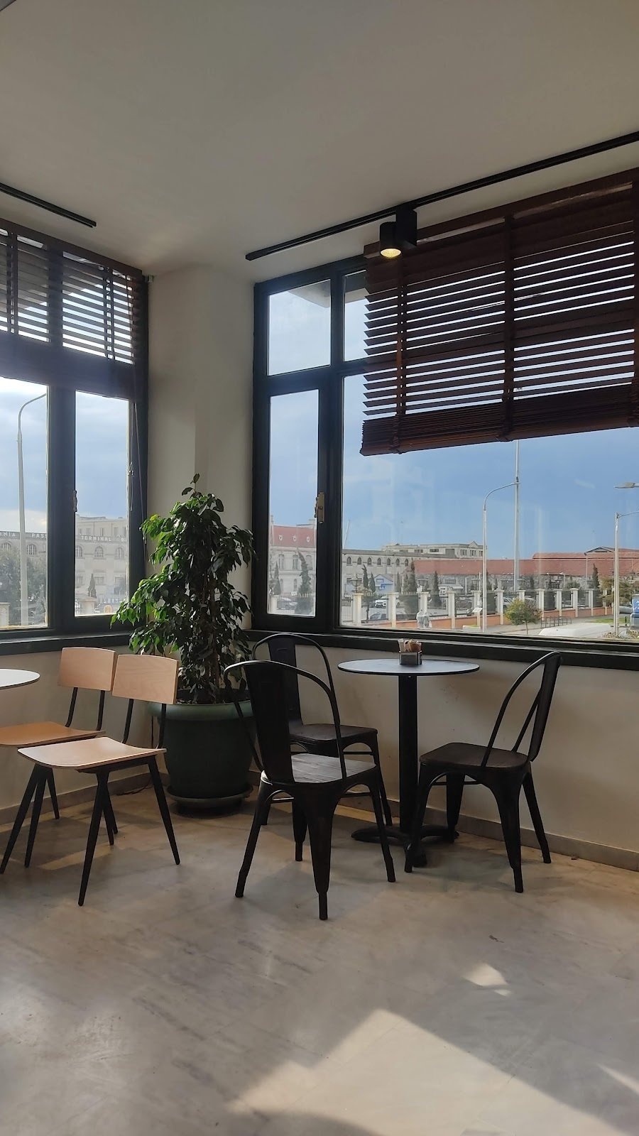 <span class="translation_missing" title="translation missing: en.meta.location_title, location_name: ΥΔΡΟ, city: Thessaloniki">Location Title</span>