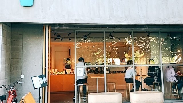 Blue Bottle Coffee - Ikebukuro Cafe
