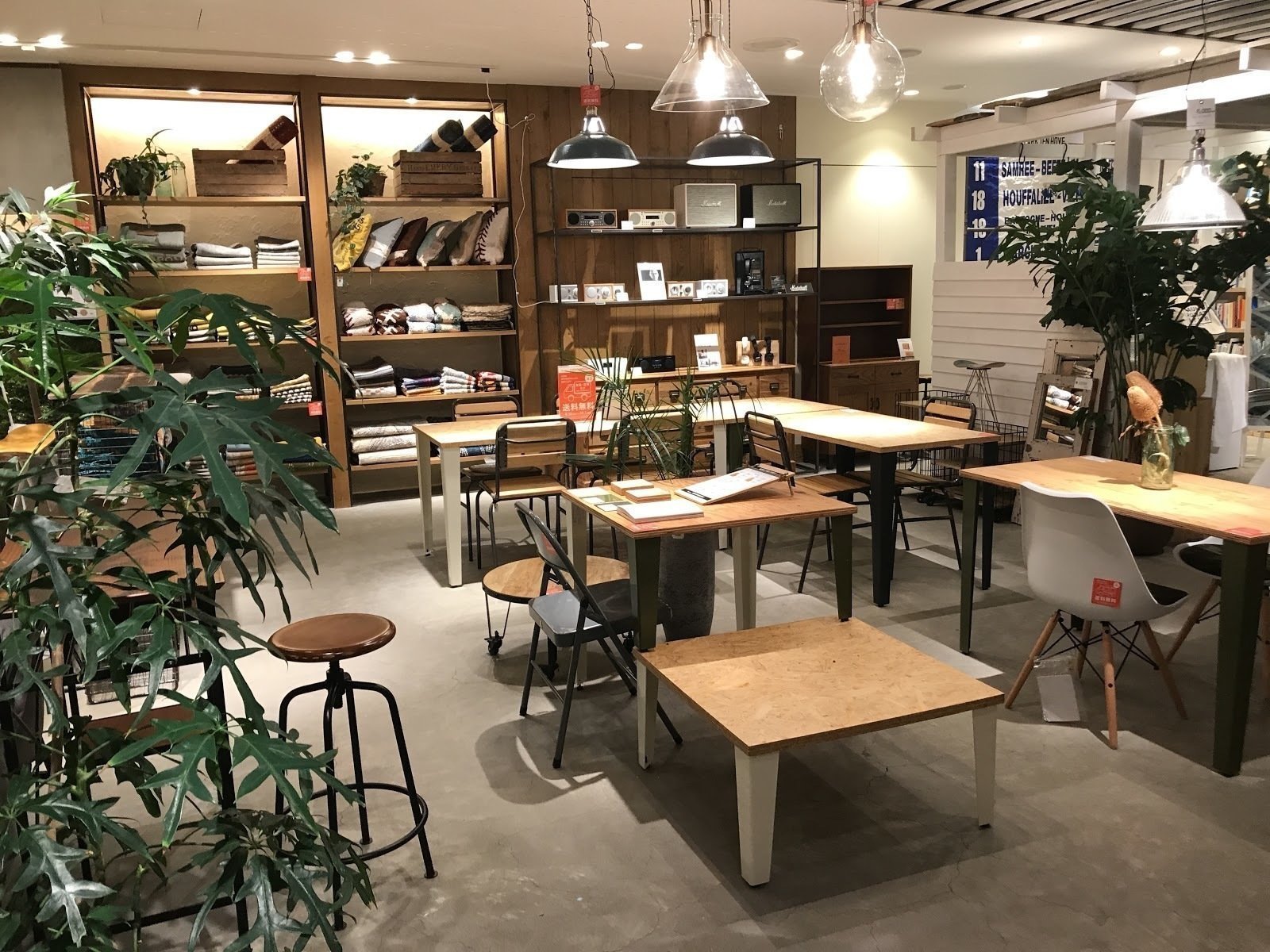 <span class="translation_missing" title="translation missing: en.meta.location_title, location_name: Niko and ... , city: Tokyo">Location Title</span>