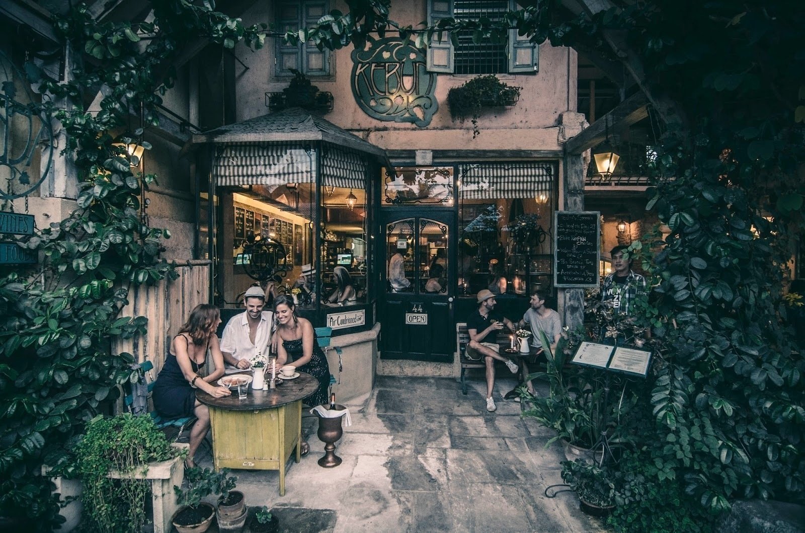 <span class="translation_missing" title="translation missing: en.meta.location_title, location_name: Kebun Bistro, city: Ubud">Location Title</span>