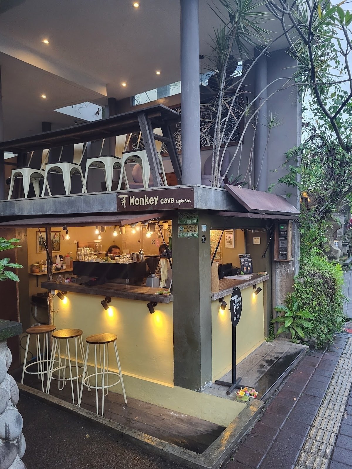 <span class="translation_missing" title="translation missing: en.meta.location_title, location_name: Monkey Cave Espresso Ubud, city: Ubud">Location Title</span>