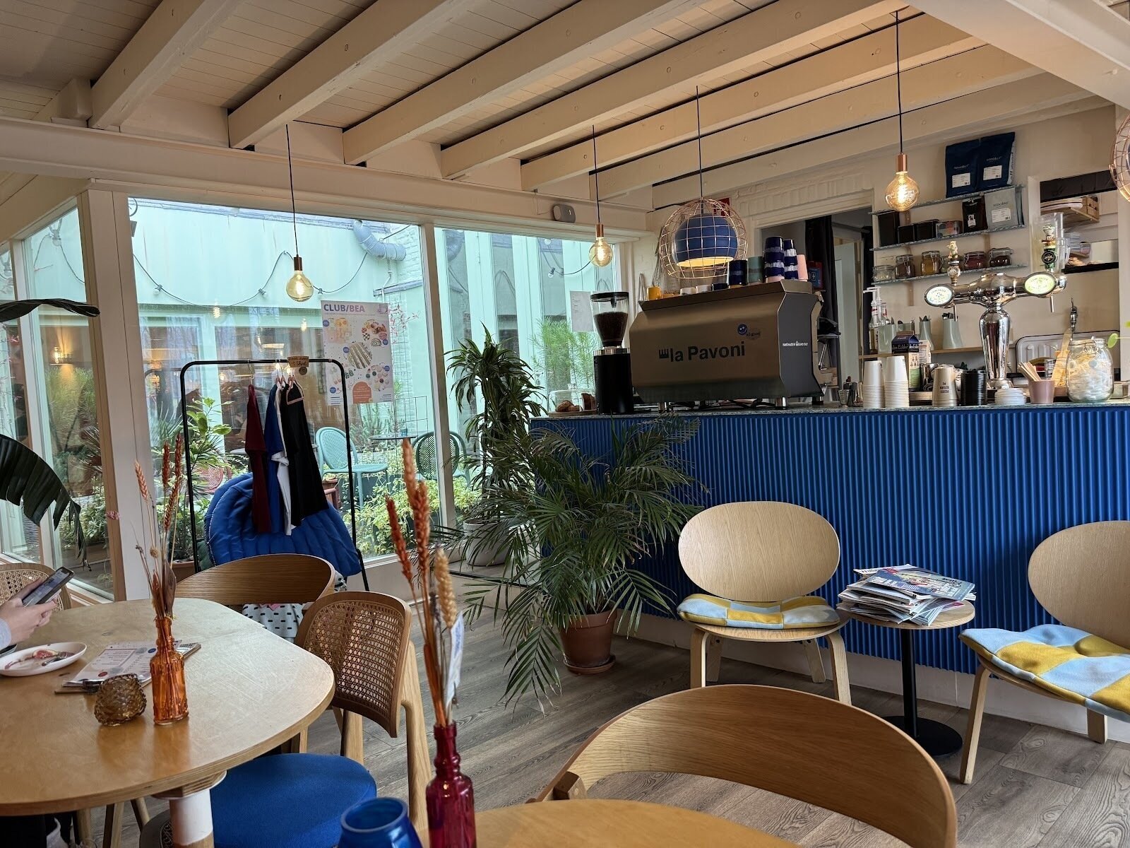 <span class="translation_missing" title="translation missing: en.meta.location_title, location_name: DUBBEL/DWARS Utrecht, city: Utrecht">Location Title</span>