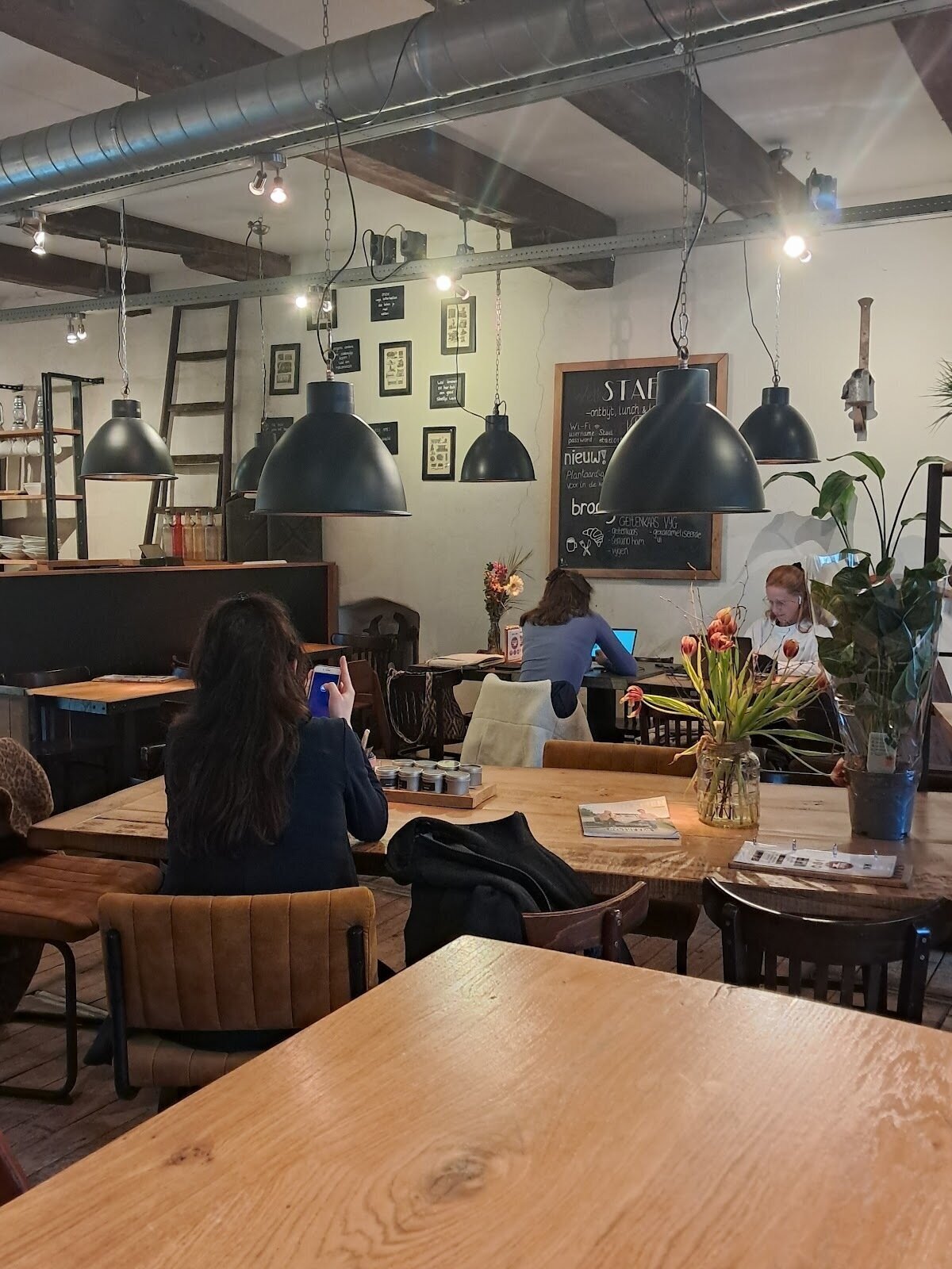 <span class="translation_missing" title="translation missing: en.meta.location_title, location_name: Stael, city: Utrecht">Location Title</span>