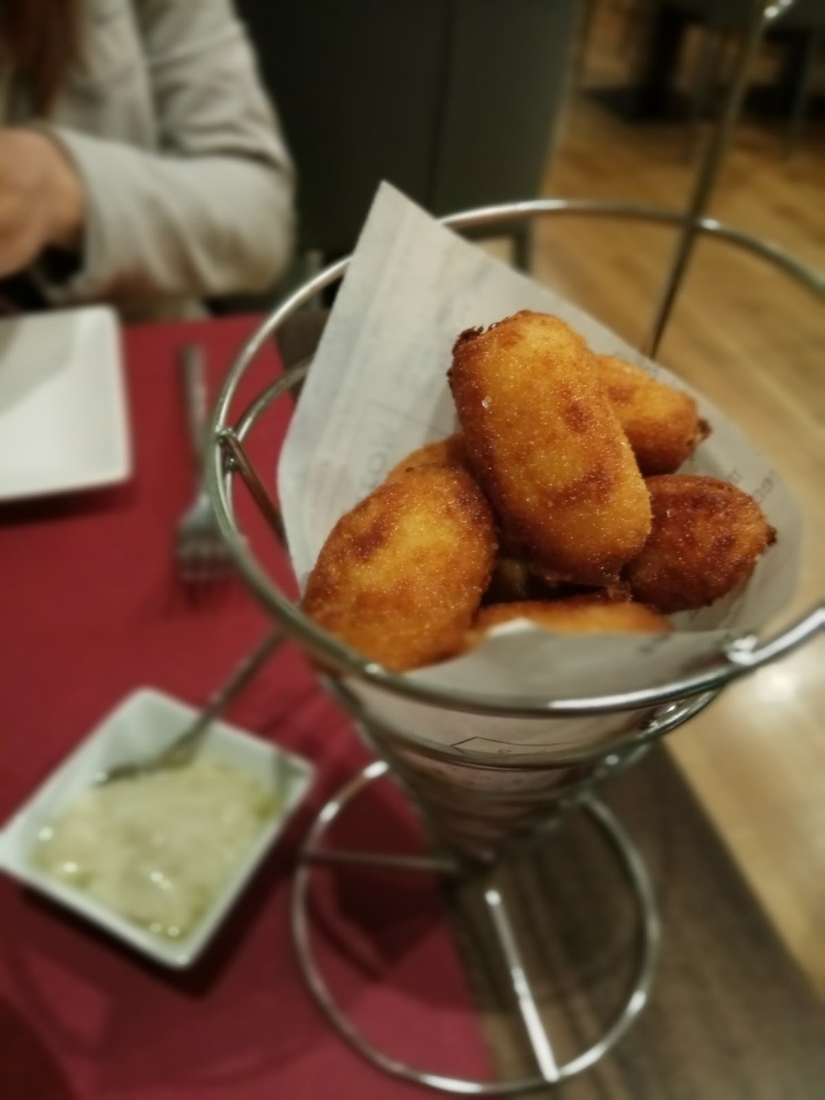<span class="translation_missing" title="translation missing: en.meta.location_title, location_name: Café De Las Luces, city: Valencia">Location Title</span>