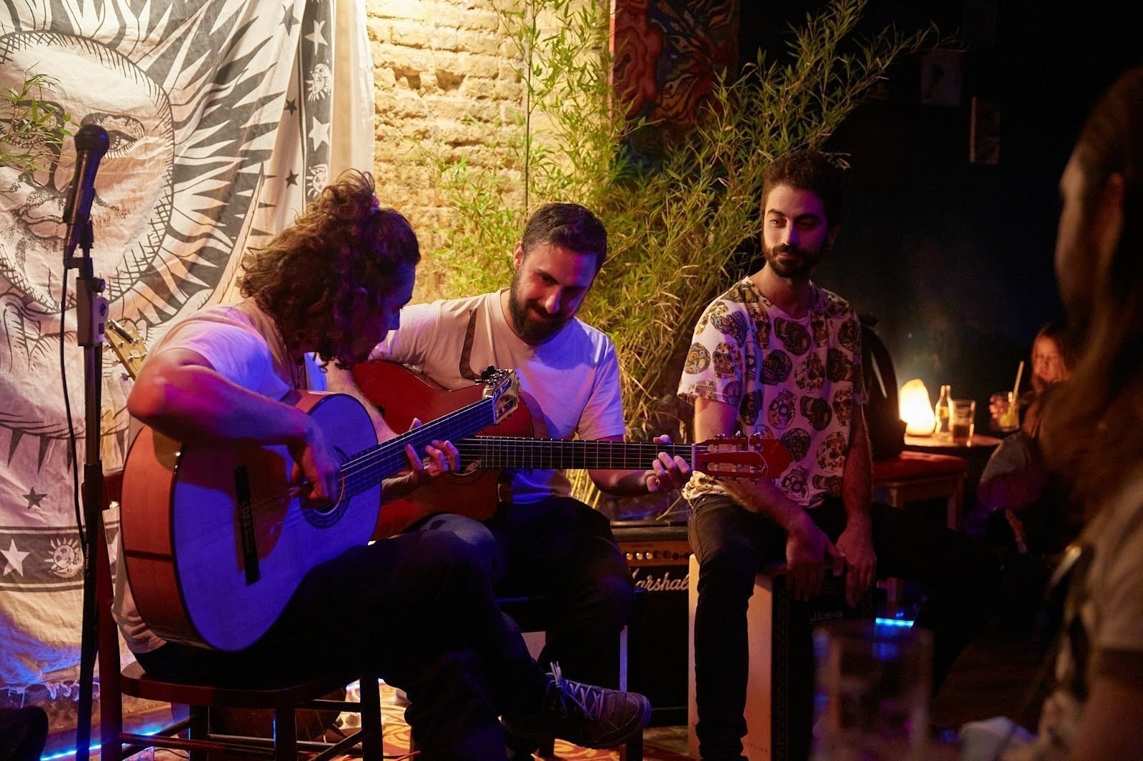<span class="translation_missing" title="translation missing: en.meta.location_title, location_name: Casa Kamarata, city: Valencia">Location Title</span>