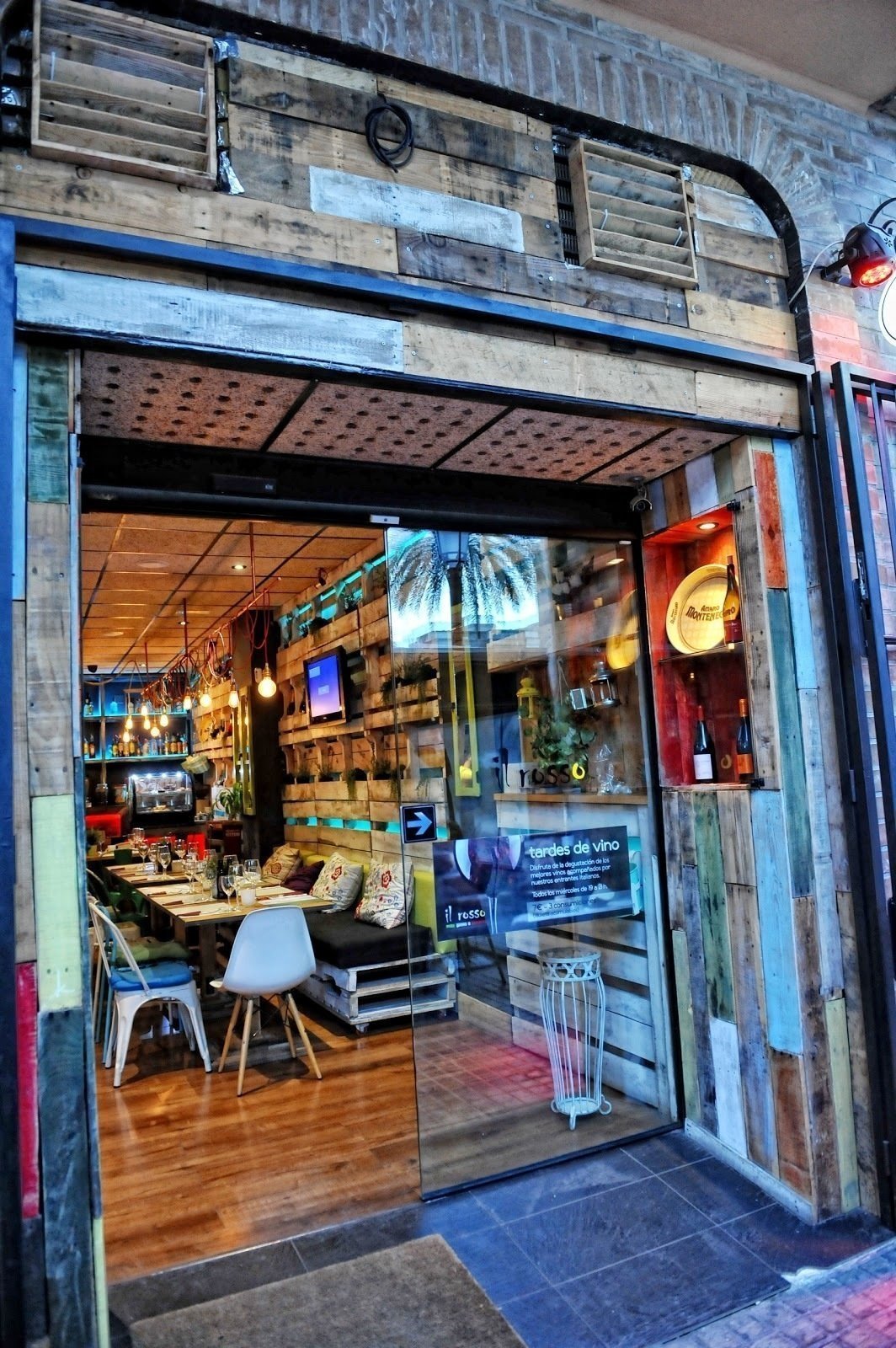 <span class="translation_missing" title="translation missing: en.meta.location_title, location_name: il Rosso, city: Valencia">Location Title</span>