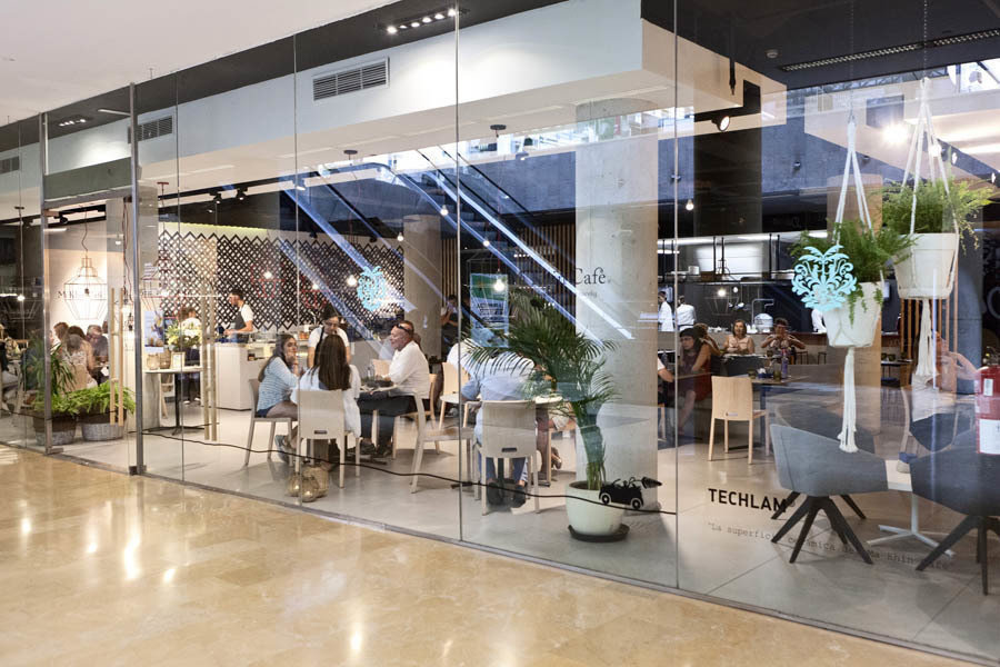<span class="translation_missing" title="translation missing: en.meta.location_title, location_name: Ma Khin Café, city: Valencia">Location Title</span>