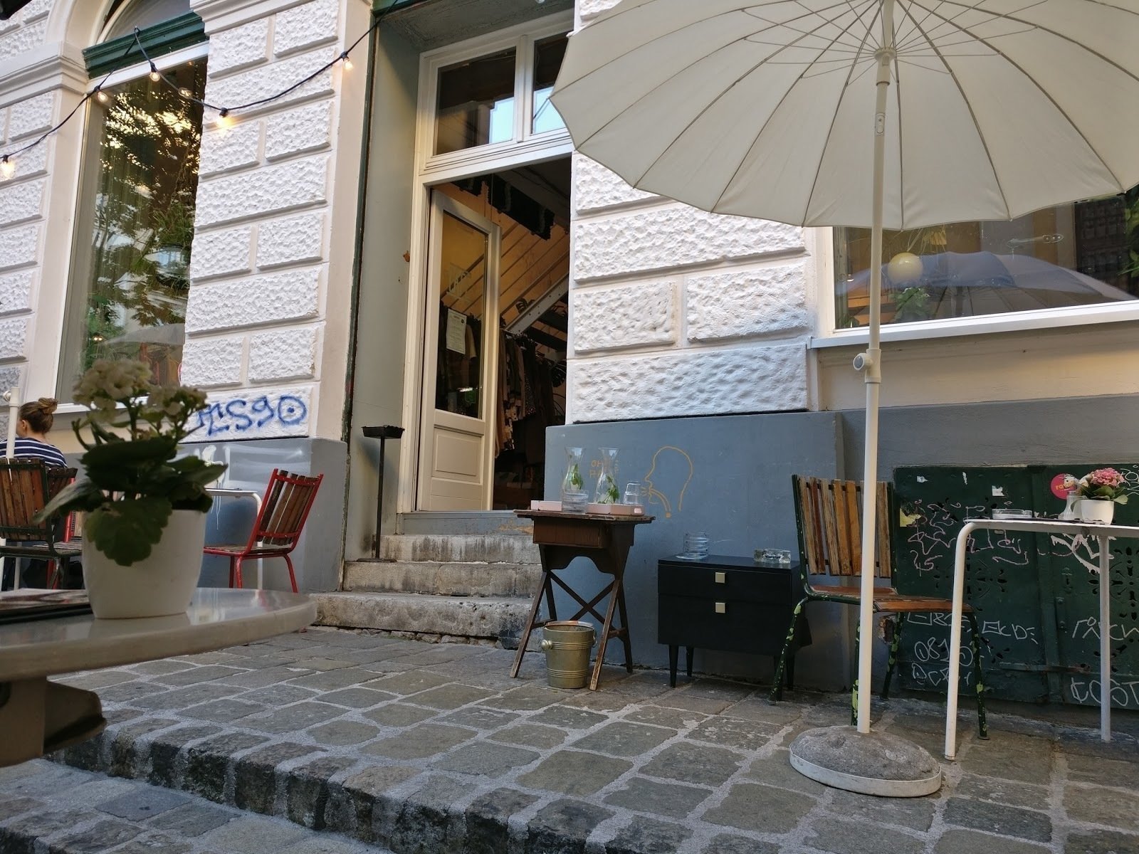 <span class="translation_missing" title="translation missing: en.meta.location_title, location_name: burggasse24, city: Vienna">Location Title</span>