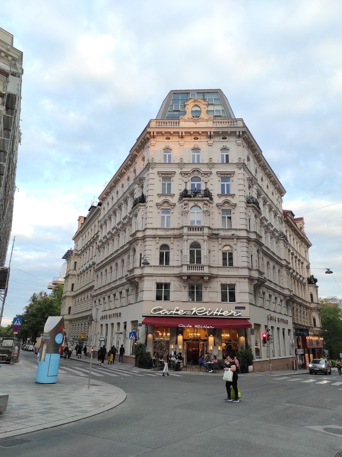 <span class="translation_missing" title="translation missing: en.meta.location_title, location_name: Café Ritter, city: Vienna">Location Title</span>
