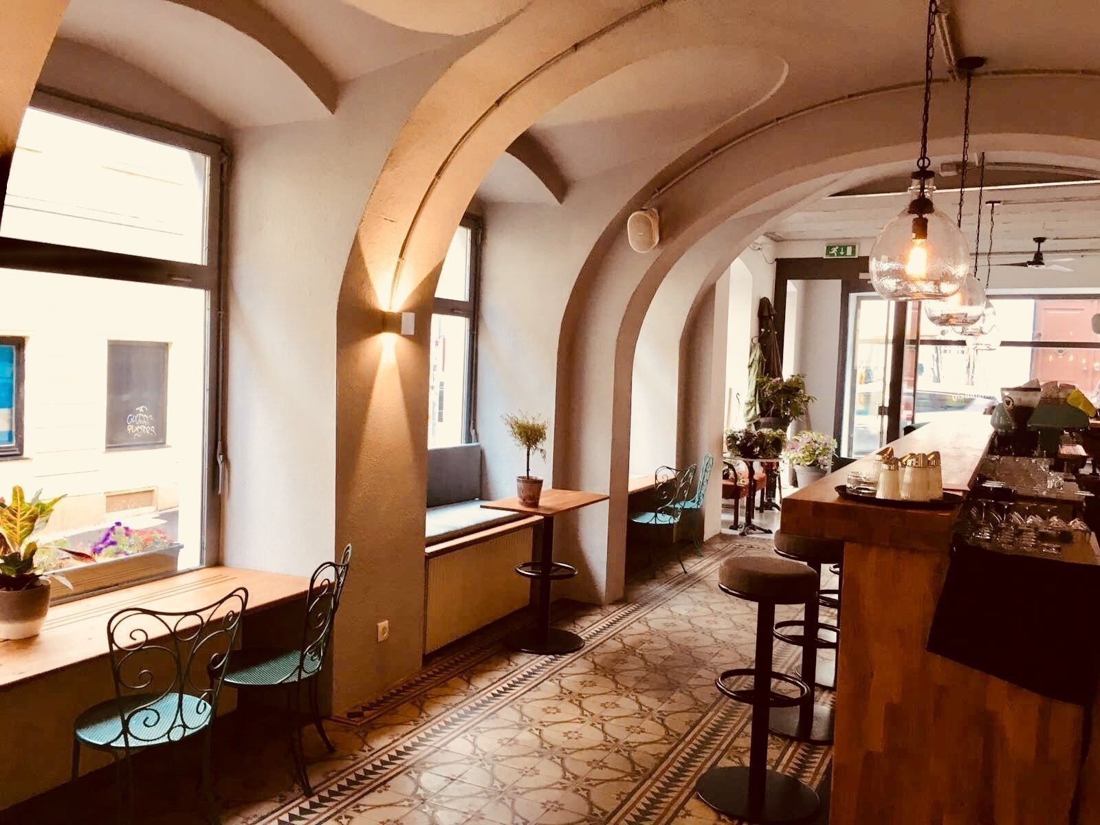 <span class="translation_missing" title="translation missing: en.meta.location_title, location_name: Café Zehnsiebzig, city: Vienna">Location Title</span>
