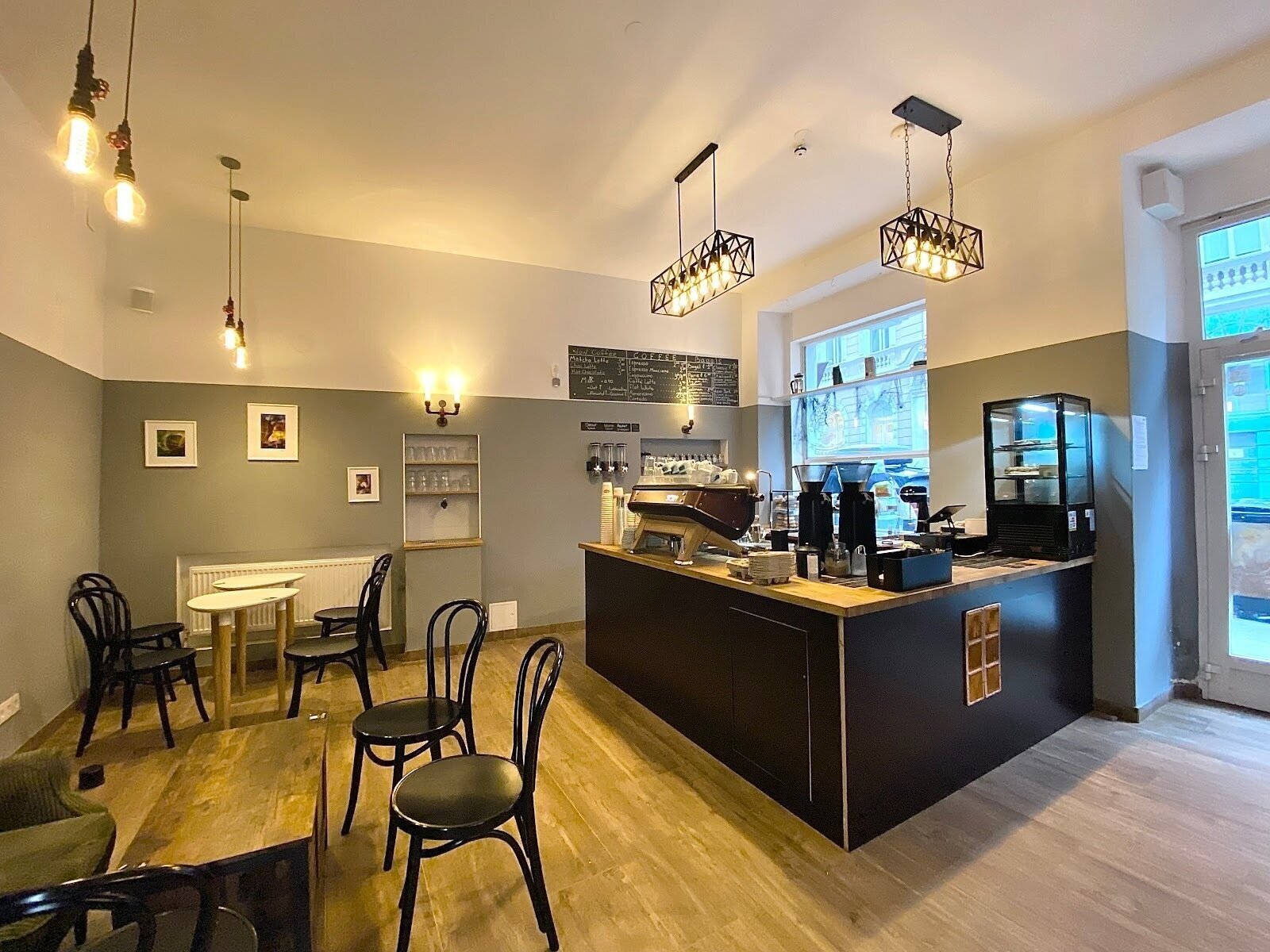 <span class="translation_missing" title="translation missing: en.meta.location_title, location_name: Coffee U-Boot, city: Vienna">Location Title</span>
