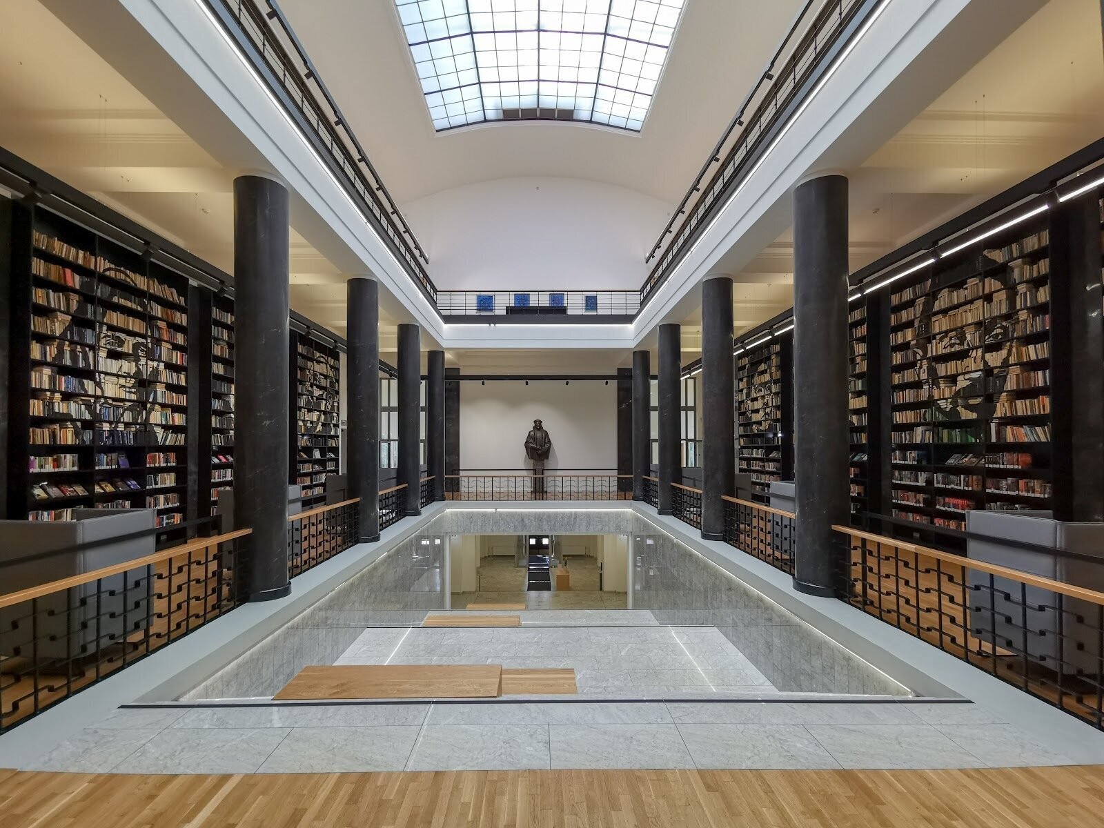 <span class="translation_missing" title="translation missing: en.meta.location_title, location_name: Martynas Mažvydas National Library of Lithuania, city: Vilnius">Location Title</span>