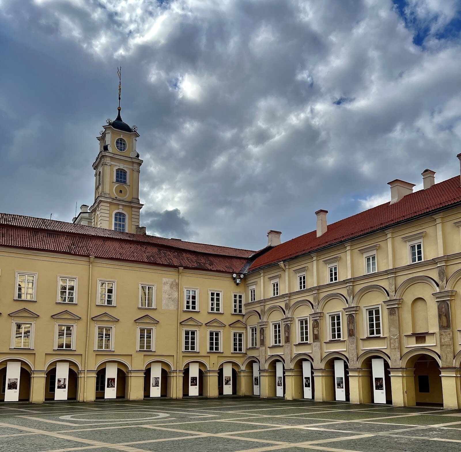 <span class="translation_missing" title="translation missing: en.meta.location_title, location_name: Vilnius University, city: Vilnius">Location Title</span>