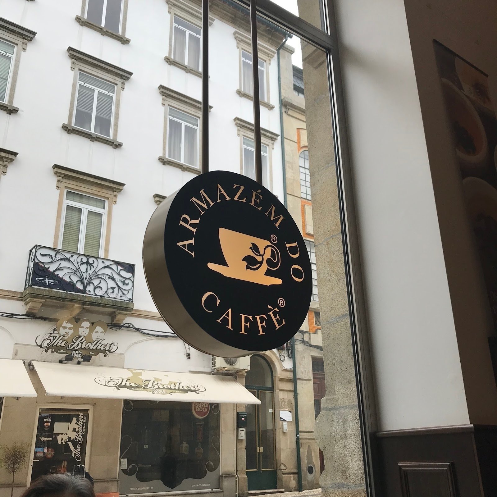 <span class="translation_missing" title="translation missing: en.meta.location_title, location_name: Armazém do Caffè, city: Viseu">Location Title</span>