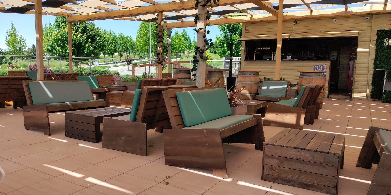 <span class="translation_missing" title="translation missing: en.meta.location_title, location_name: Bar TheT, city: Viseu">Location Title</span>