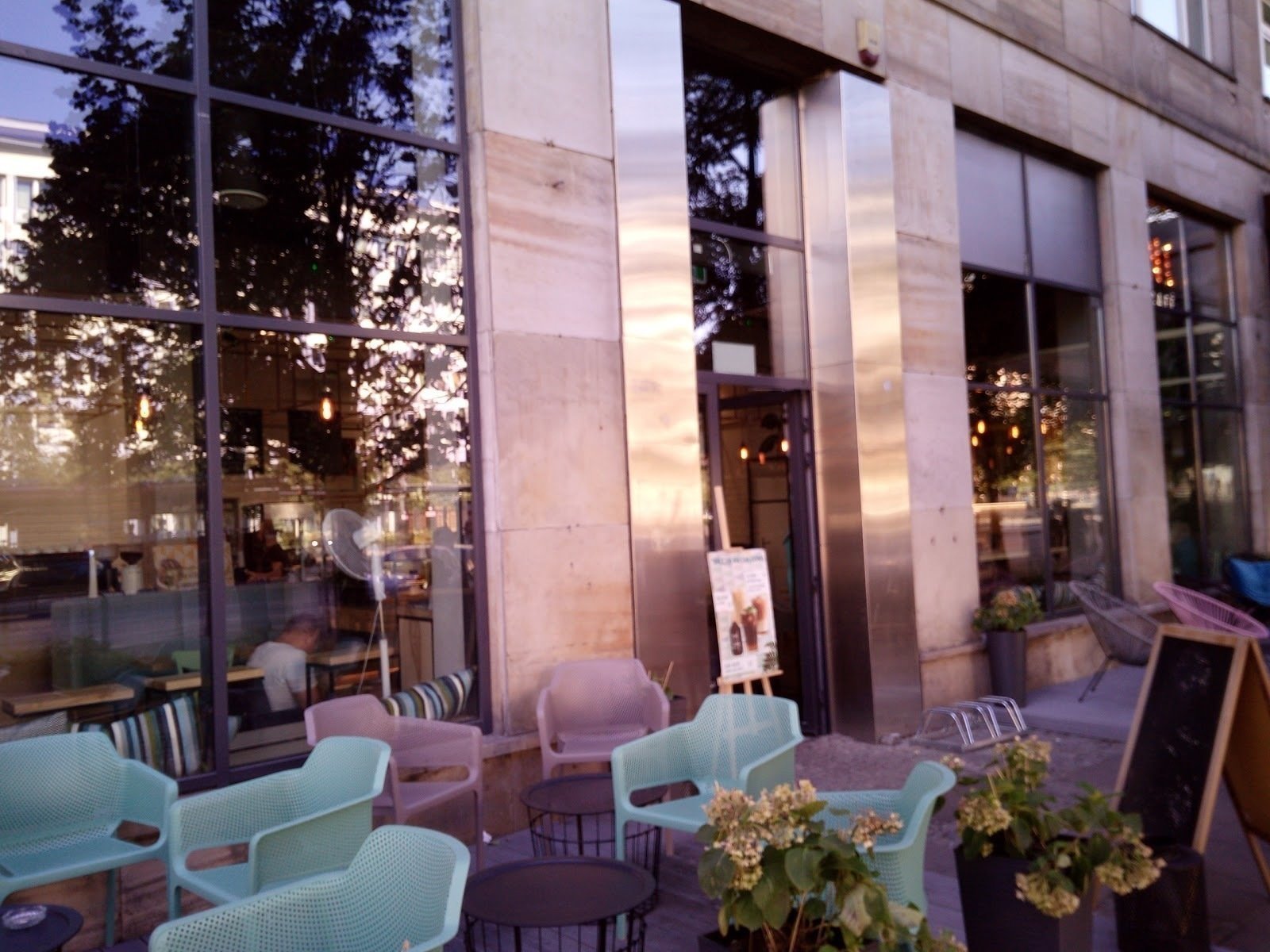 <span class="translation_missing" title="translation missing: en.meta.location_title, location_name: Etno Café Marszałkowska, city: Warsaw">Location Title</span>