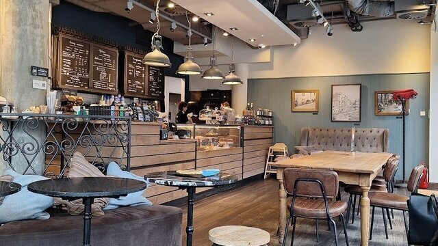 Green Caffè Nero @ Piekna