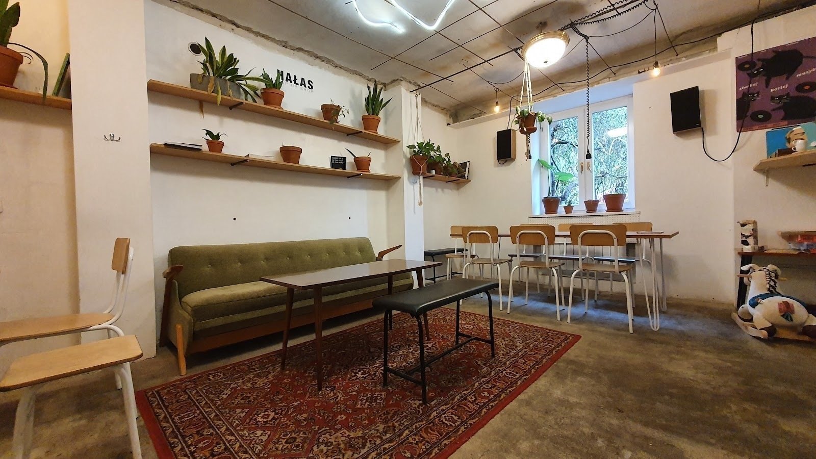 <span class="translation_missing" title="translation missing: en.meta.location_title, location_name: HAŁAS Vinyl+Coffee, city: Warsaw">Location Title</span>