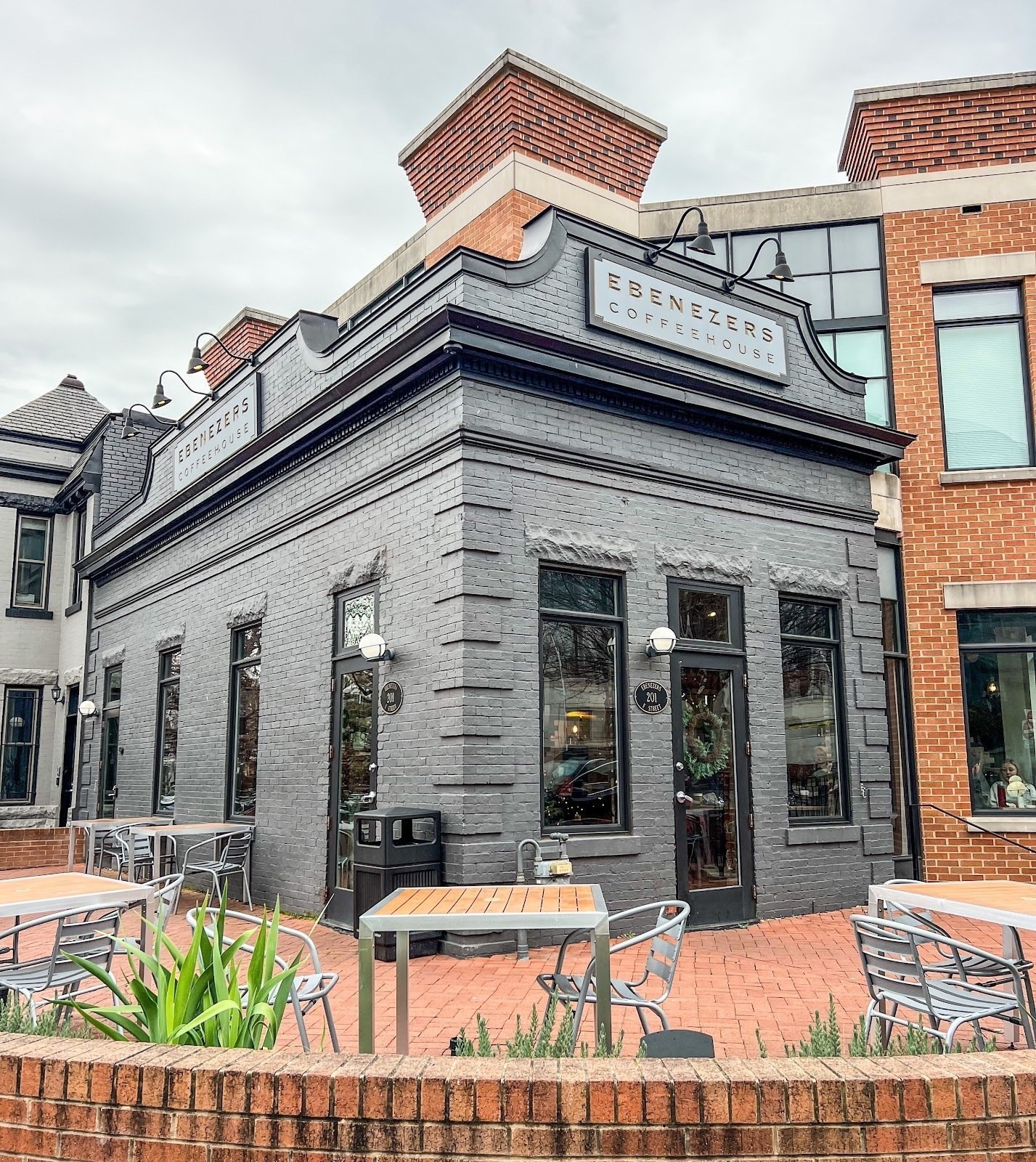 <span class="translation_missing" title="translation missing: en.meta.location_title, location_name: Ebenezers Coffeehouse, city: Washington">Location Title</span>