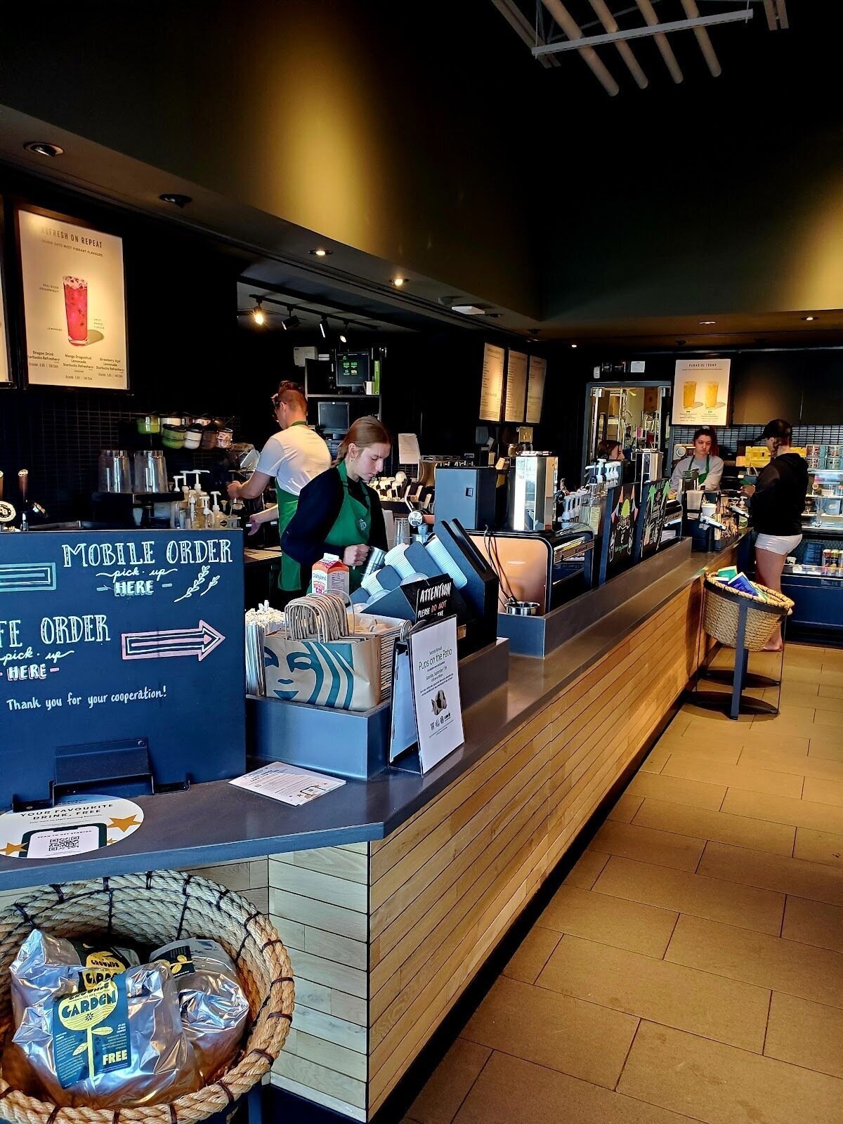 <span class="translation_missing" title="translation missing: en.meta.location_title, location_name: Starbucks @ 1510 Plessis Rd, city: Winnipeg">Location Title</span>
