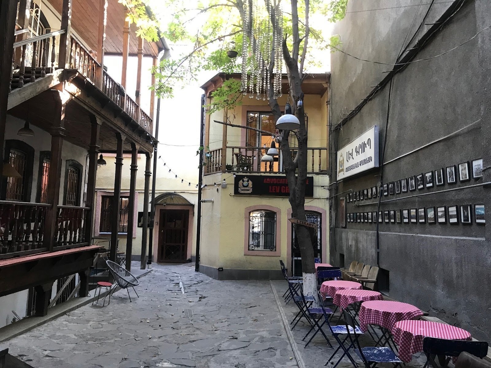 <span class="translation_missing" title="translation missing: en.meta.location_title, location_name: Mirzoyan Library, city: Yerevan">Location Title</span>