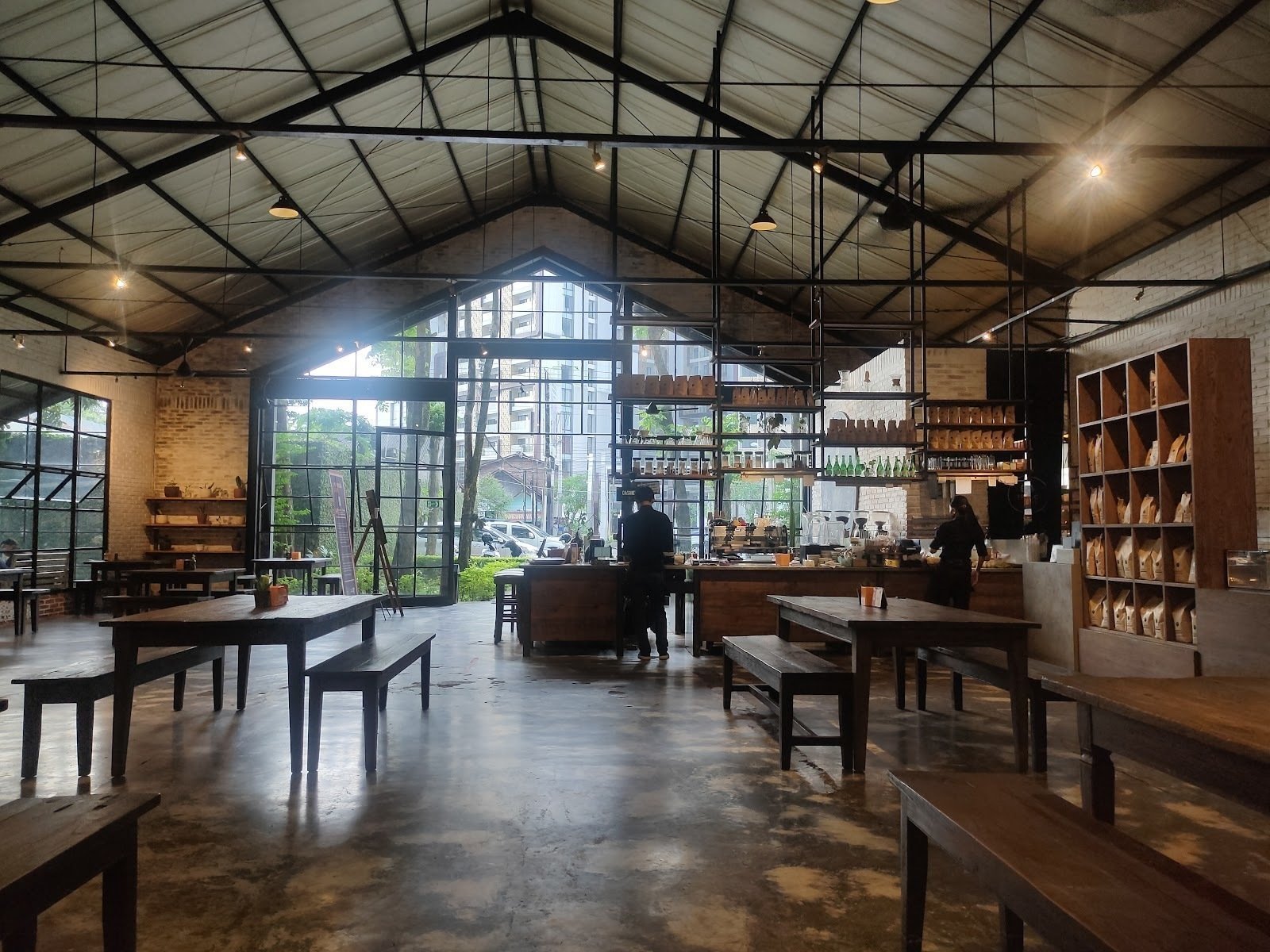 <span class="translation_missing" title="translation missing: en.meta.location_title, location_name: Epic Coffee &amp; Epilog Furniture, city: Yogyakarta">Location Title</span>
