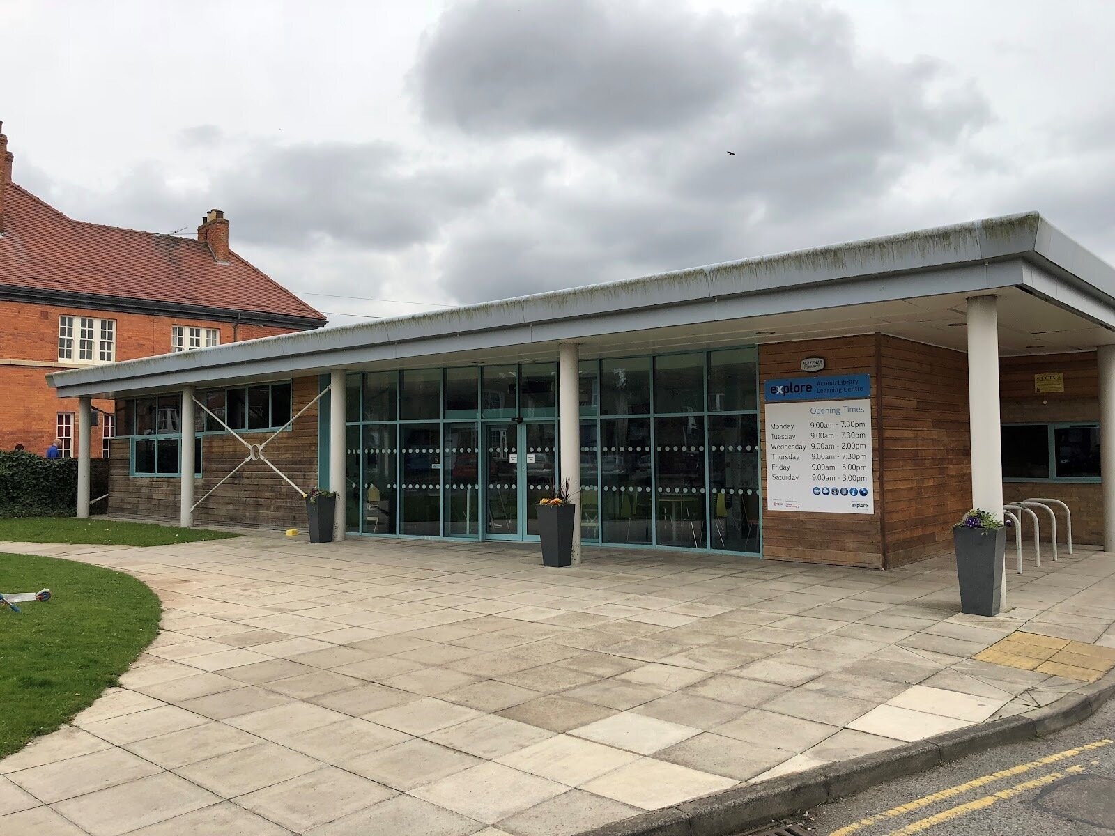 <span class="translation_missing" title="translation missing: en.meta.location_title, location_name: Acomb Explore Library, city: York">Location Title</span>