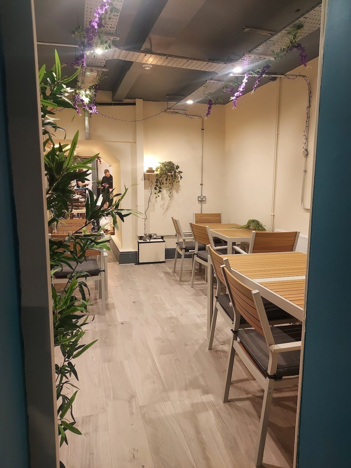 <span class="translation_missing" title="translation missing: en.meta.location_title, location_name: Cafe 42, city: York">Location Title</span>